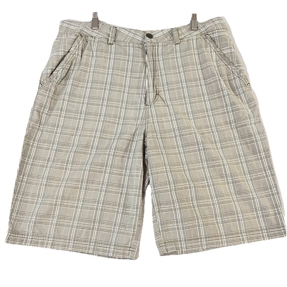 Quiksilver Shorts Other - Quicksilver board Shorts Mens 38 white Gray Plaid‎ Chino Flat Front Comfort